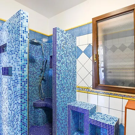 4 Bedroom Awesome In *