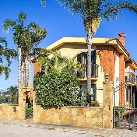 4 Bedroom Awesome In *