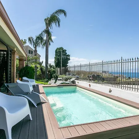 4 Bedroom Awesome In * Brucoli