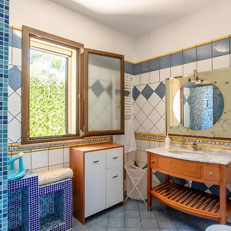 4 Bedroom Awesome In