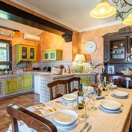 4 Bedroom Awesome In Nyaraló Brucoli