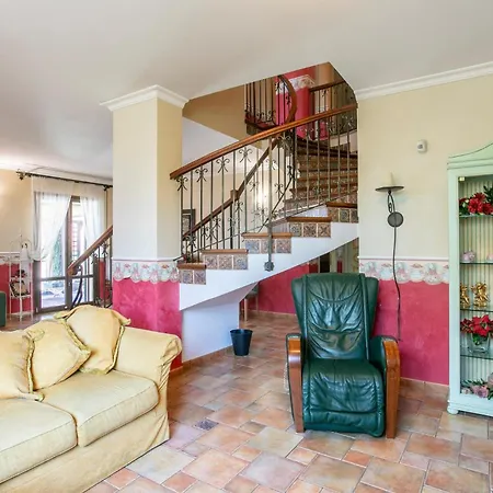 4 Bedroom Awesome In Brucoli