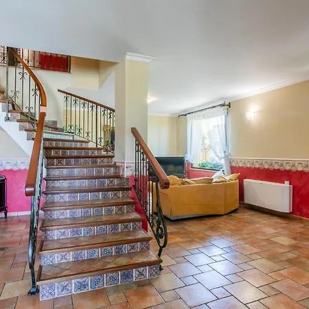 4 Bedroom Awesome In * Brucoli