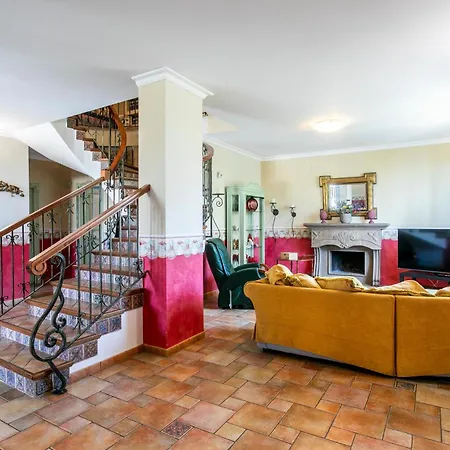 Nyaraló 4 Bedroom Awesome In