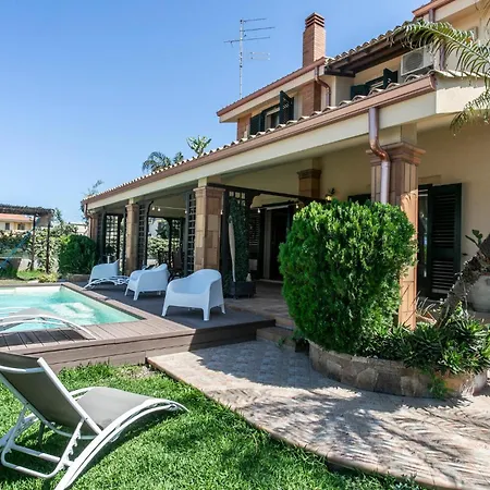 4 Bedroom Awesome In Nyaraló Brucoli